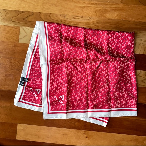 100% square silk scarf - Picture 2 of 4